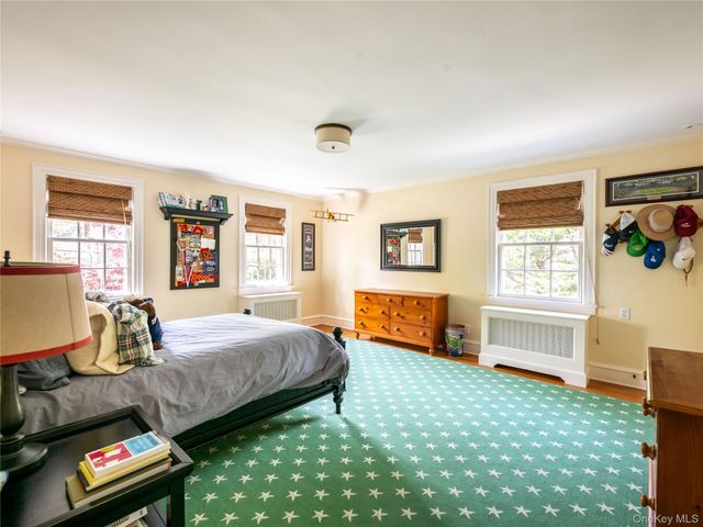 170 Manhasset Woods Road, Manhasset, NY 11030