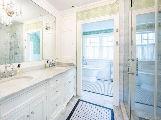 170 Manhasset Woods Road, Manhasset, NY 11030