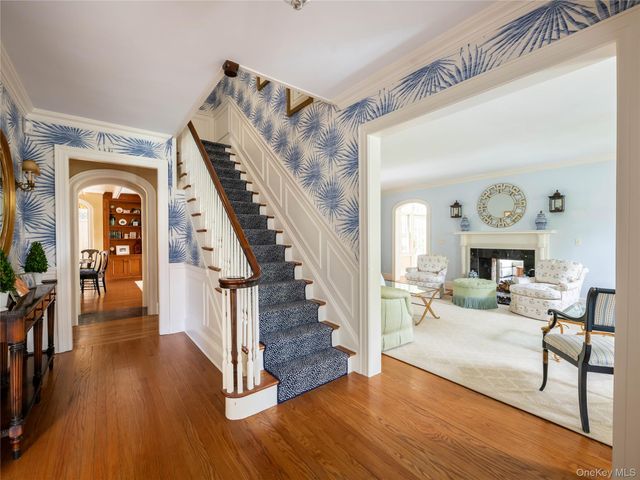 170 Manhasset Woods Road, Manhasset, NY 11030
