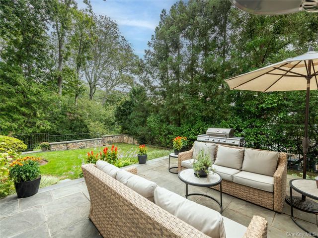 170 Manhasset Woods Road, Manhasset, NY 11030