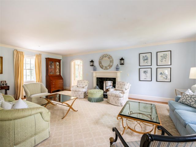 170 Manhasset Woods Road, Manhasset, NY 11030