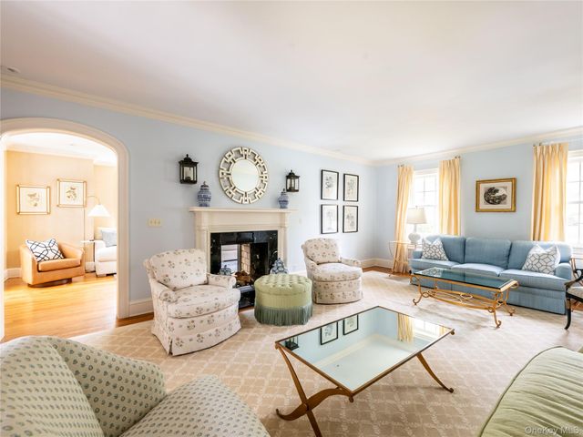 170 Manhasset Woods Road, Manhasset, NY 11030