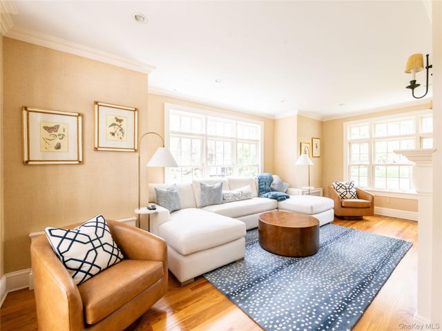 170 Manhasset Woods Road, Manhasset, NY 11030