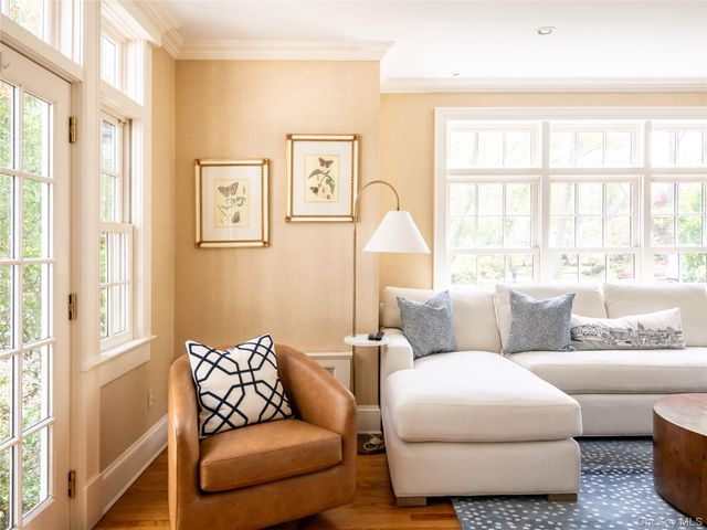 170 Manhasset Woods Road, Manhasset, NY 11030