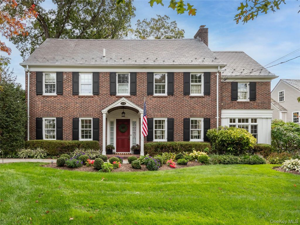 170 Manhasset Woods Road, Manhasset, NY 11030