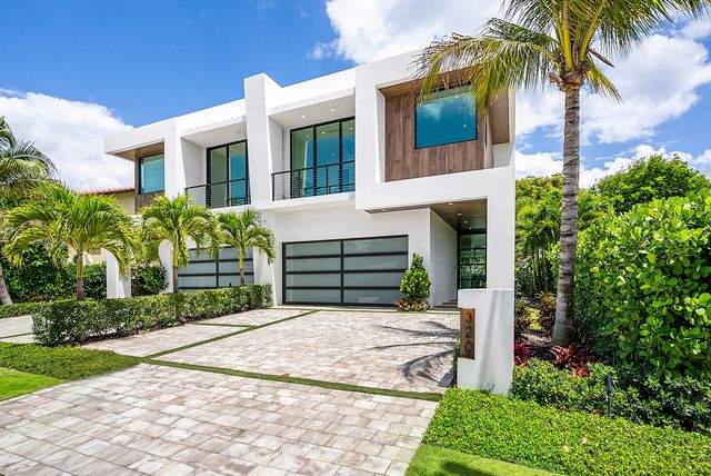 320 NE Wavecrest Way, Boca Raton, FL 33432