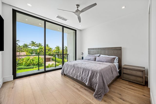 320 NE Wavecrest Way, Boca Raton, FL 33432