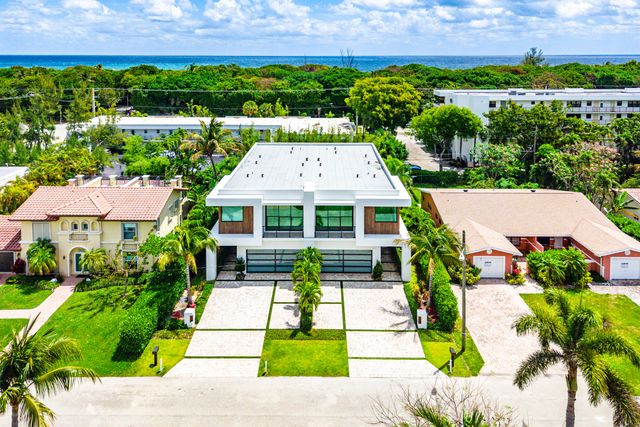 320 NE Wavecrest Way, Boca Raton, FL 33432