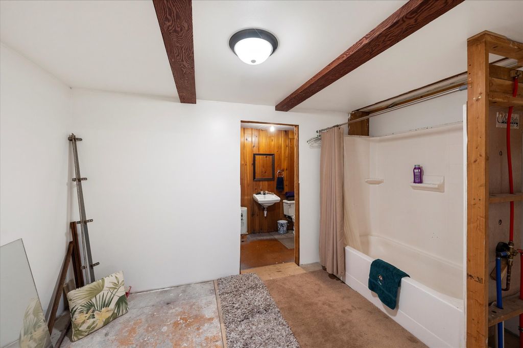 Image 17 of property listing at 28132 Us Highway 2, Libby, MT 59923
