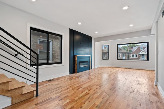 3529 N Nottingham Avenue, Chicago, IL 60634