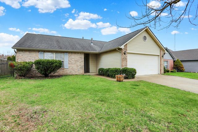 854 Queensgate Drive, Greenwood, IN 46143