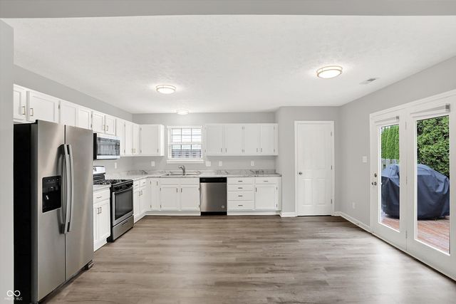 854 Queensgate Drive, Greenwood, IN 46143