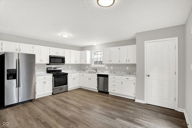 854 Queensgate Drive, Greenwood, IN 46143