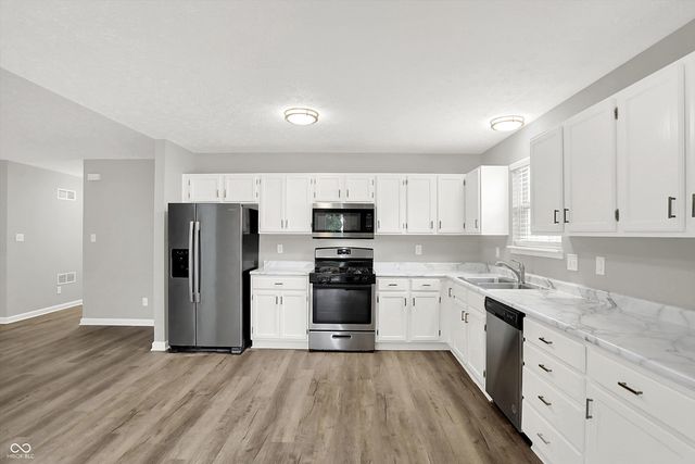 854 Queensgate Drive, Greenwood, IN 46143