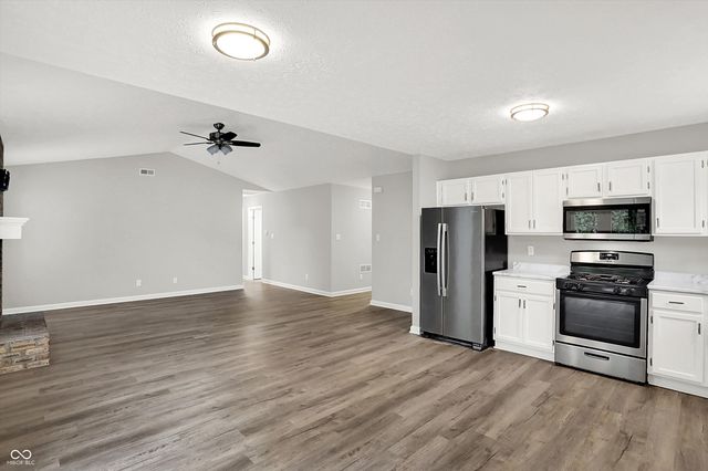 854 Queensgate Drive, Greenwood, IN 46143