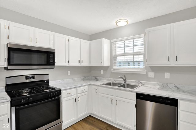 854 Queensgate Drive, Greenwood, IN 46143