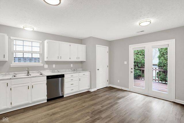 854 Queensgate Drive, Greenwood, IN 46143