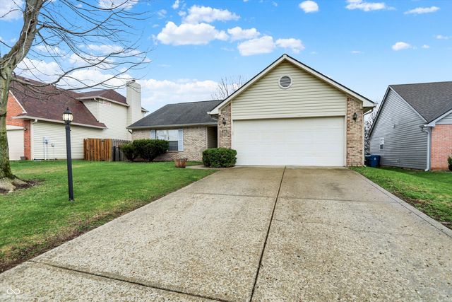 854 Queensgate Drive, Greenwood, IN 46143