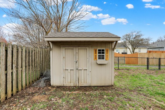 854 Queensgate Drive, Greenwood, IN 46143