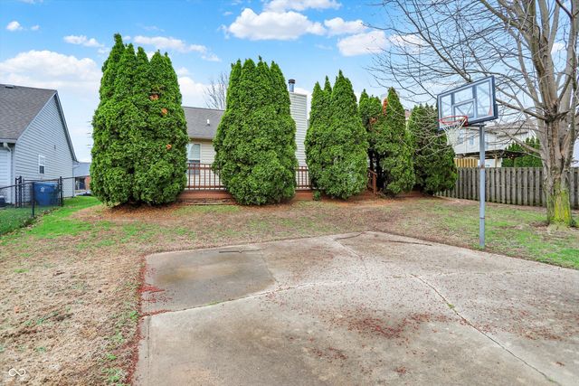 854 Queensgate Drive, Greenwood, IN 46143