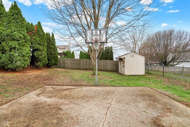 854 Queensgate Drive, Greenwood, IN 46143