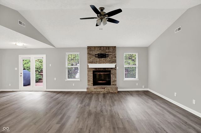 854 Queensgate Drive, Greenwood, IN 46143