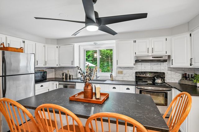 27 Jennifer Lane, Auburn, NH 03032