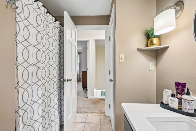 27 Jennifer Lane, Auburn, NH 03032