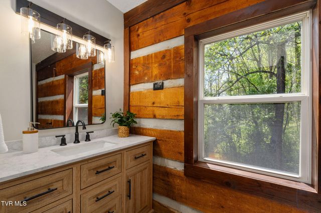 5201 Unicoi Drive, Unicoi, TN 37692