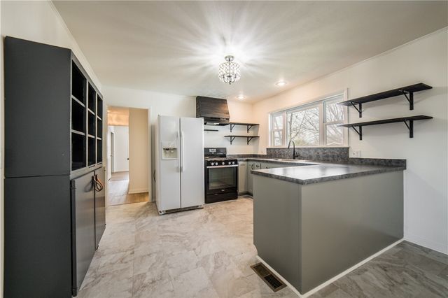 908 S Maple Street, Siloam Springs, AR 72761