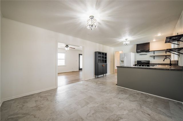 908 S Maple Street, Siloam Springs, AR 72761