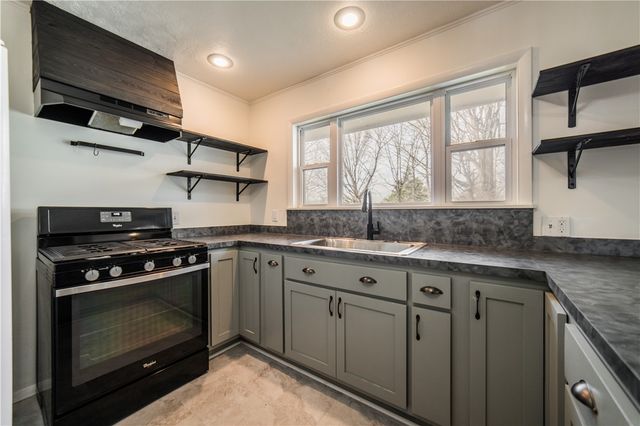 908 S Maple Street, Siloam Springs, AR 72761