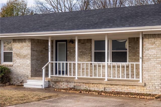 908 S Maple Street, Siloam Springs, AR 72761