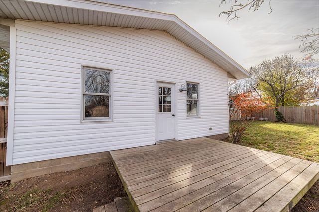 908 S Maple Street, Siloam Springs, AR 72761