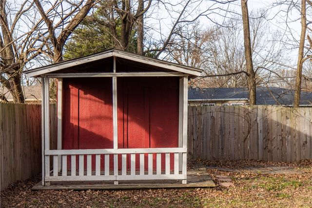 908 S Maple Street, Siloam Springs, AR 72761