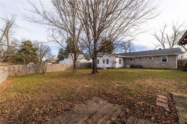 908 S Maple Street, Siloam Springs, AR 72761