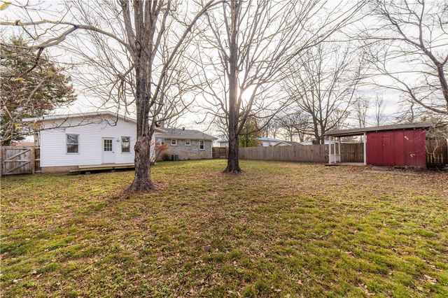 908 S Maple Street, Siloam Springs, AR 72761