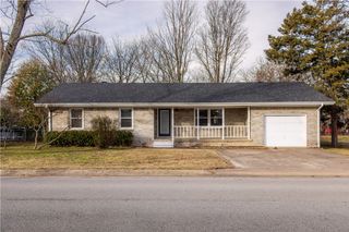 908 S Maple Street, Siloam Springs, AR 72761