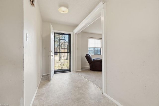 19 Big Bethel RD, Hampton, VA 23666