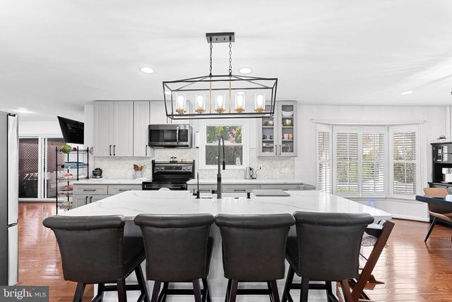 6208 ORMANDY DR, Burke, VA 22015