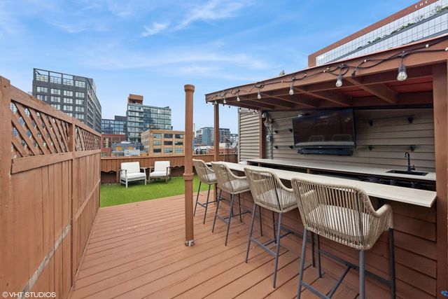 210 N Halsted Street 4, Chicago, IL 60661