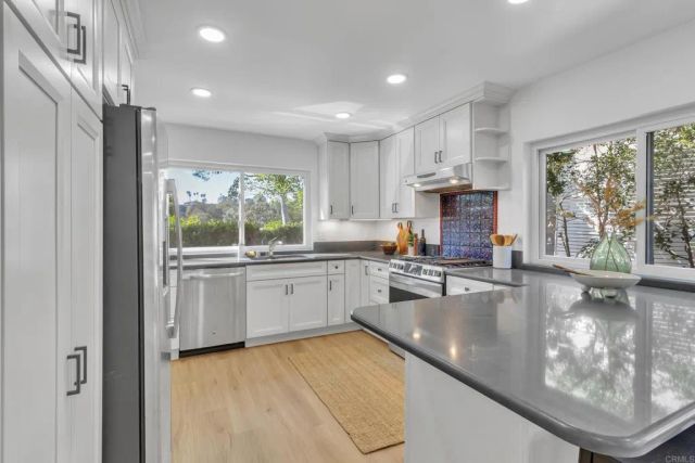 5524 Caminito Herminia, La Jolla, CA 92037