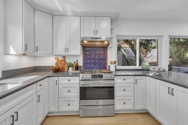 5524 Caminito Herminia, La Jolla, CA 92037