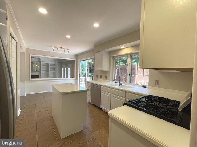 2869 CHEVOIT HILL CT, Woodbridge, VA 22191