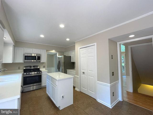 2869 CHEVOIT HILL CT, Woodbridge, VA 22191