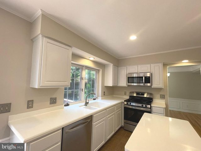 2869 CHEVOIT HILL CT, Woodbridge, VA 22191