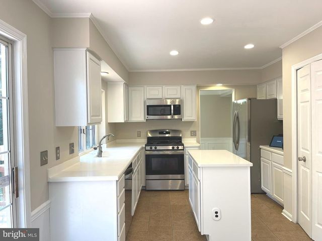 2869 CHEVOIT HILL CT, Woodbridge, VA 22191