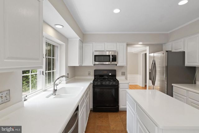 2869 CHEVOIT HILL CT, Woodbridge, VA 22191