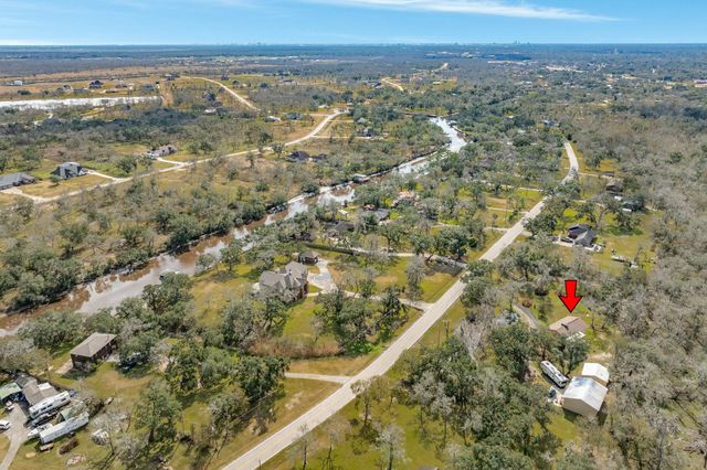 703 County Road 605, Angleton, TX 77515