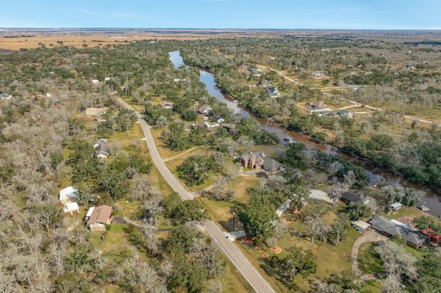 703 County Road 605, Angleton, TX 77515